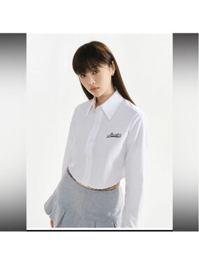 100% Cotton Cropped Long Sleeve White Shirt/Buttoned Down Top M-L